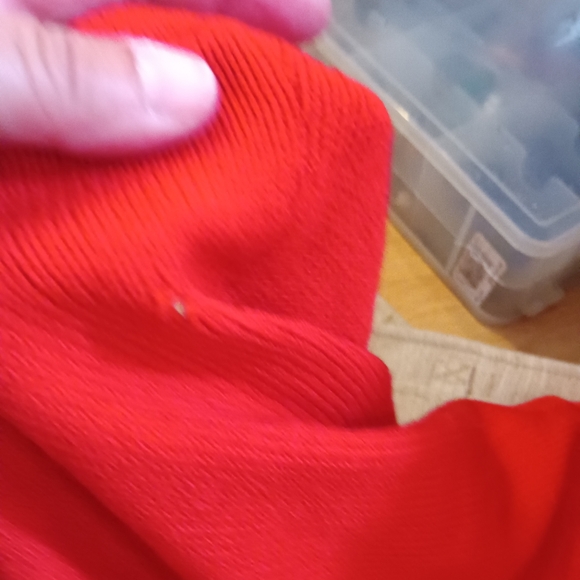 St John Collection Red Sleeveless Knit Damaged ( tiny hole ) - Picture 6 of 6